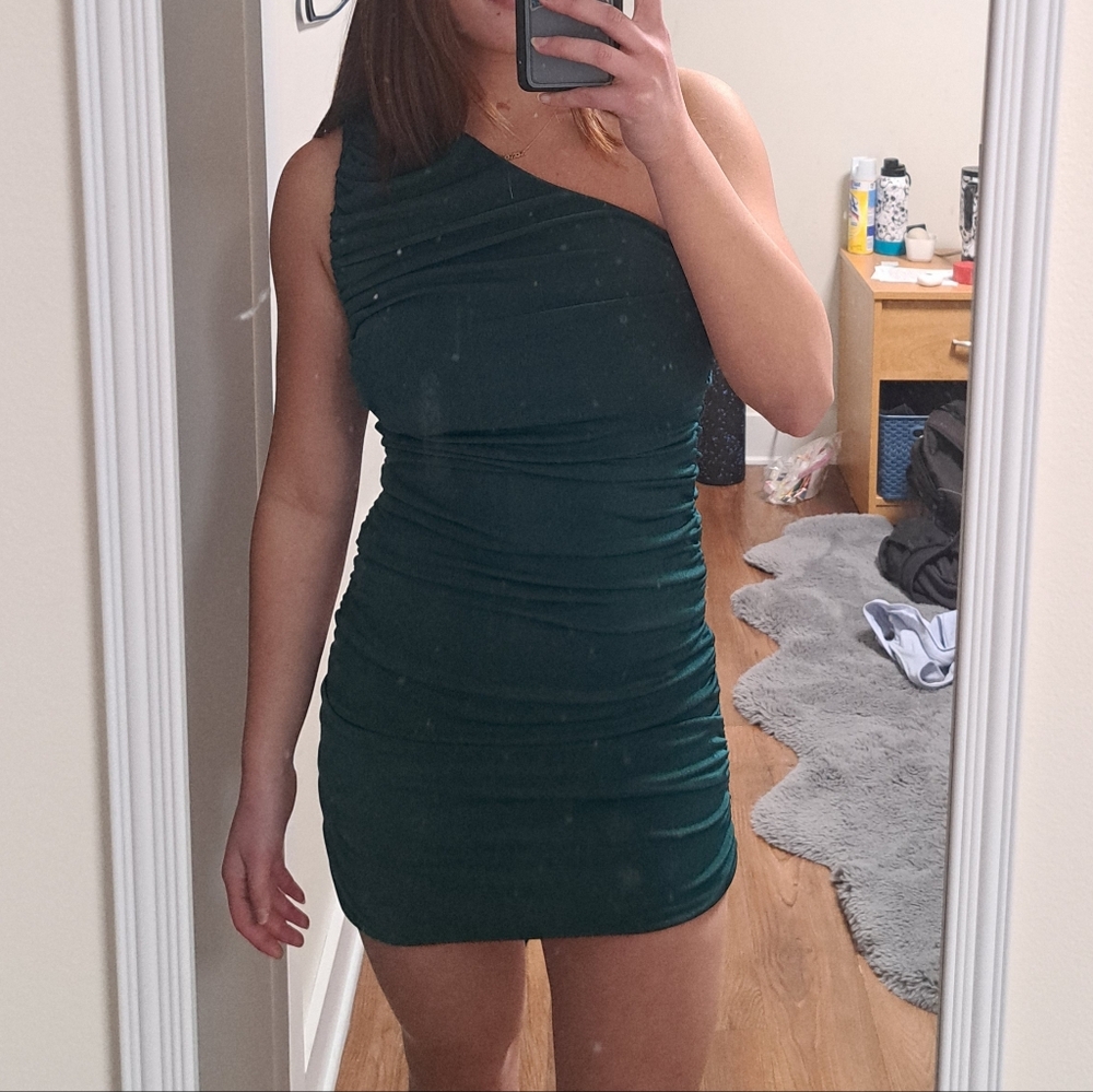 Green Bodycon One-Shoulder Dress